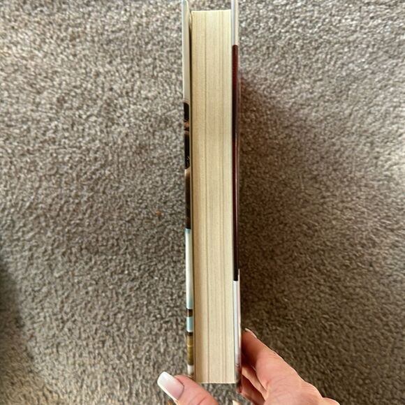“Flying Angels” a hardbook novel by Danielle Steel! - Picture 4 of 5